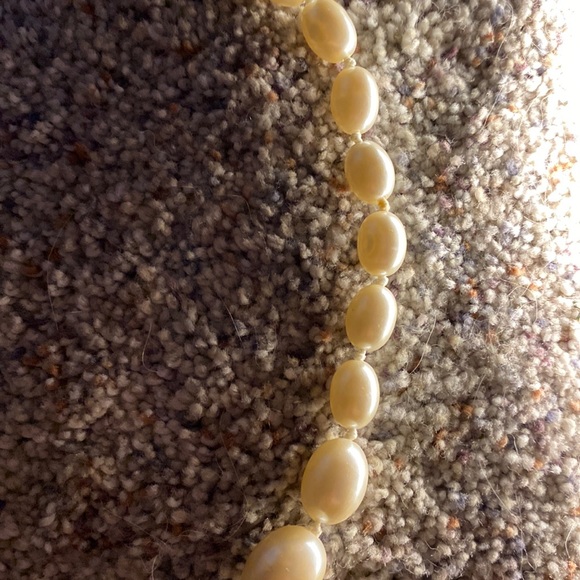 Vintage Marvella Faux Pearl Necklace - Picture 3 of 3